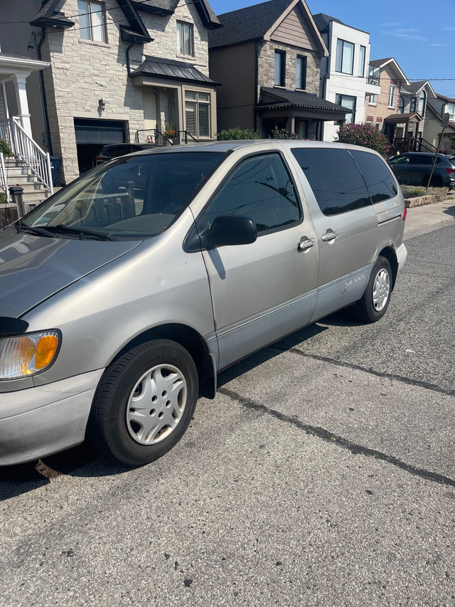 2001 Toyota sienna CE in Cars & Trucks in Mississauga / Peel Region - Image 2