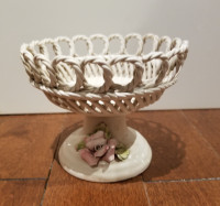 Capodimonte Italy pedestal woven bowl