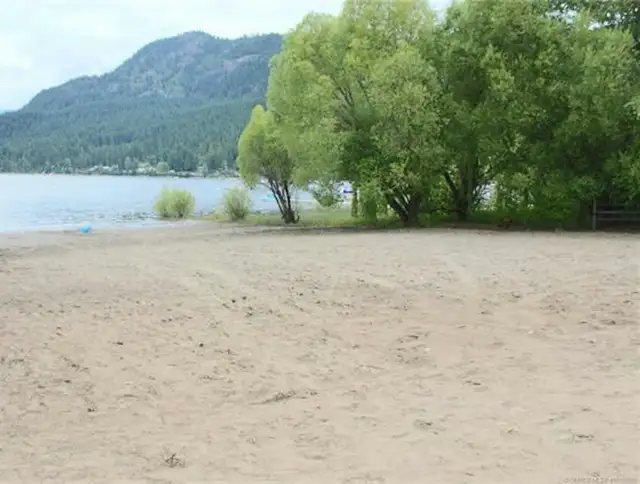 Shuswap RV Lot Rental - Blind Bay - Seasonal Site in British Columbia in Canada - Image 10