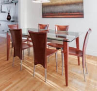 Table à dîner avec 6 chaises en cuir