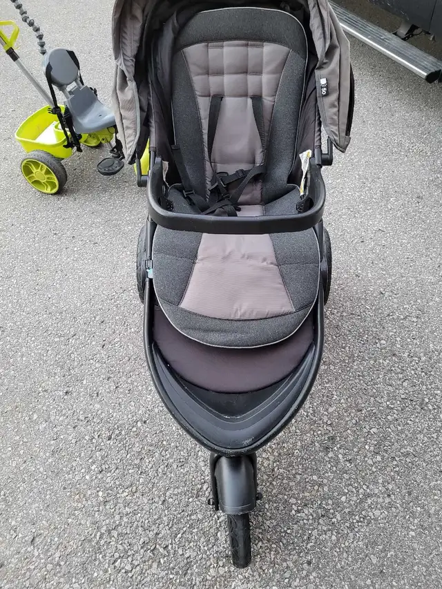 stroller in Strollers, Carriers & Car Seats in Markham / York Region - Image 4