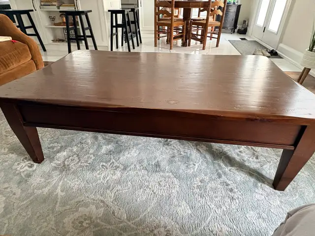 Large Wooden Coffee Table in Coffee Tables in Mississauga / Peel Region - Image 5