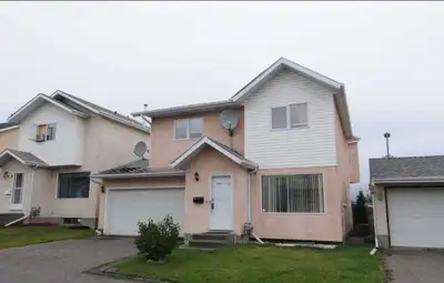 Gorgeous 1400 sq. Feet **Detached house** for rent From. jan 1 , 2026 Address 14643 -52 st nw Edmont...