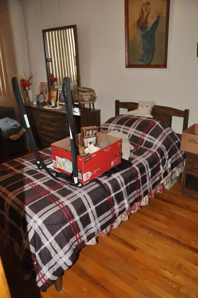 Set de chambre lit simple in Beds & Mattresses in Laval / North Shore - Image 4
