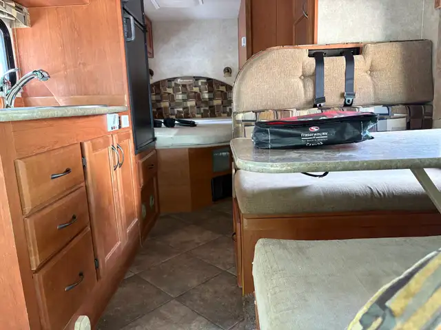 Adventurer Class C Motorhome - REDUCED in RVs & Motorhomes in Red Deer - Image 7