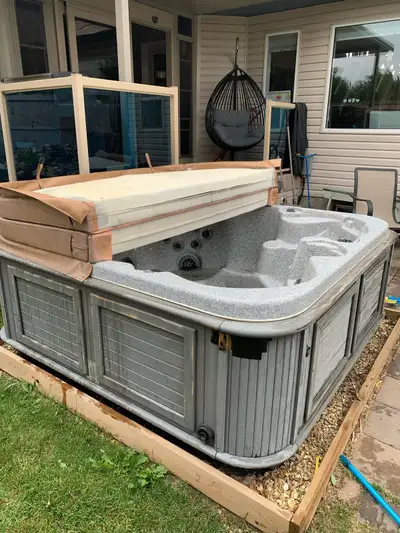 I want your old and leaky tub. I can pay top dollar for it or just take it away and save you the cos...