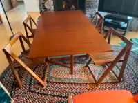 Table pliante et 4 chaises  en teck