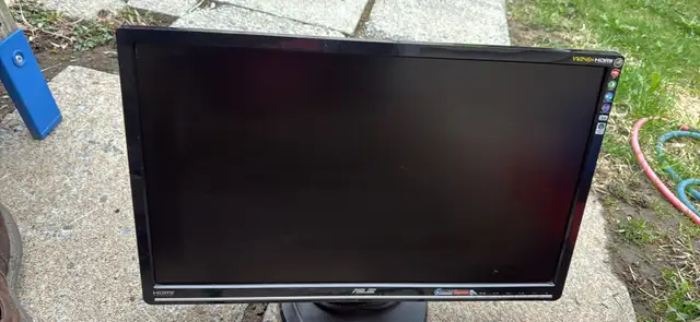 Moniteur Asus in Monitors in City of Montréal - Image 3