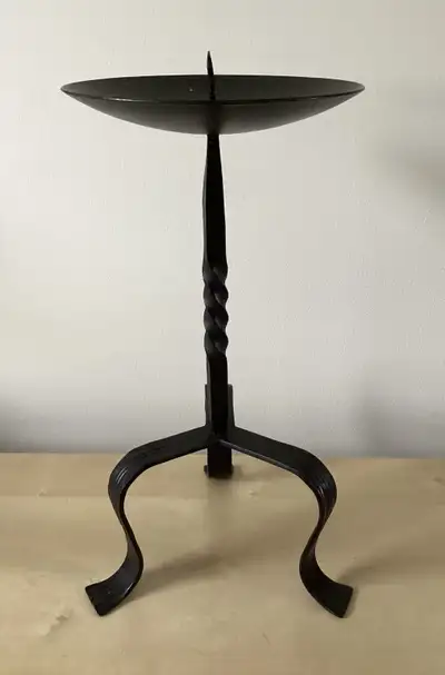 This dramatic piece measures approximately 13.5” tall (surface to tip of spike) and the bowl/plate h...