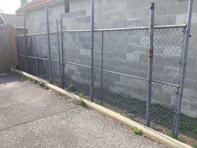 Chain Link Fence Gates in Decks & Fences in Ottawa - Image 2