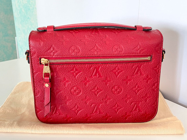 Authentic Louis Vuitton Métis red Empriente leather  dans Femmes - Sacs et portefeuilles  à Région de Markham/York - Image 2
