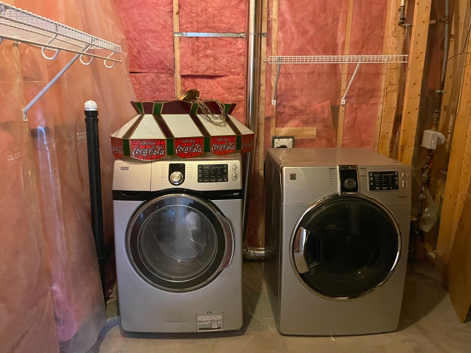 Walkout basement for Rent in McKenzie Lake 3