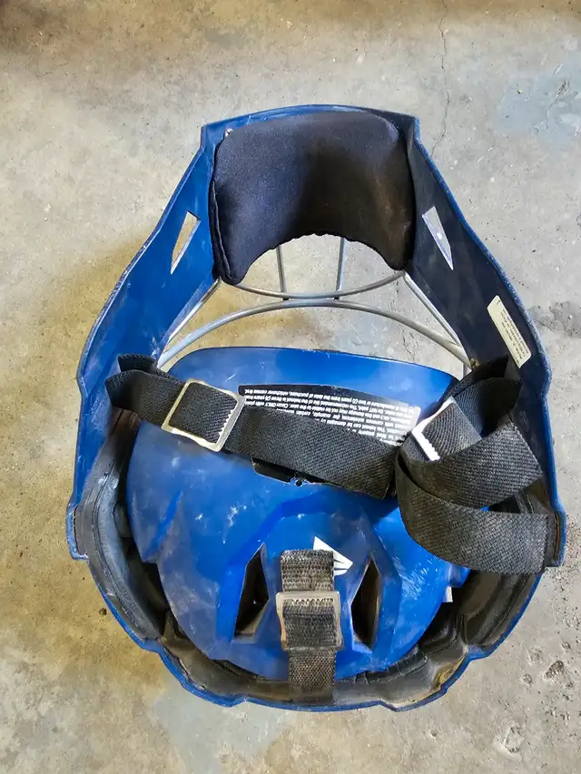 Adult Catchers Helmet - Easton 63235014990979121