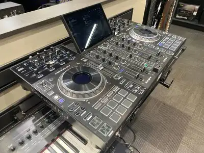 Controller DJ Prime 4+ standalone avec sac/with case, View more