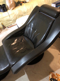 MCM  Danish Modern Leather chairSwivel Lounge Chair