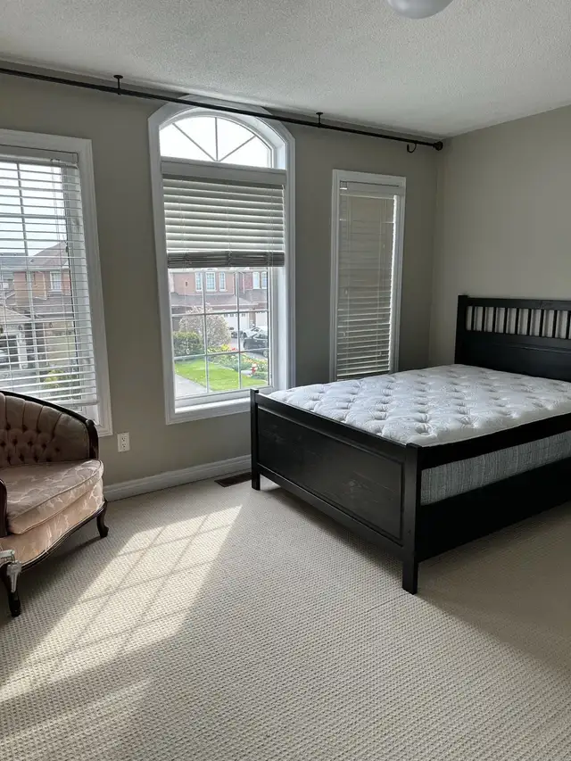 Mississauga singer and master room for rent in Room Rentals & Roommates in Mississauga / Peel Region - Image 2