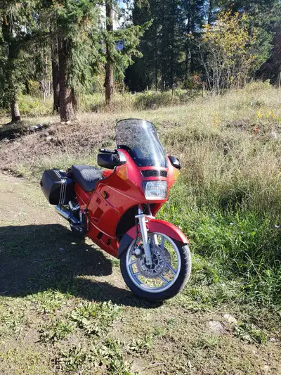 No leak no issue well maintained .come with parts included and set brakes . Run&drive verry well