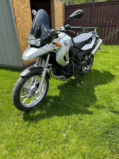 800 cc 2010 with 7000 km comes with saddle bags, battery charger, extra seat and windshield