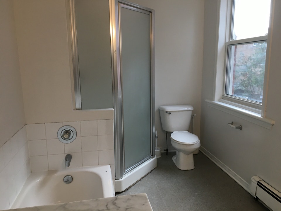 Lisgar/3 bedroom apt/Nov 5