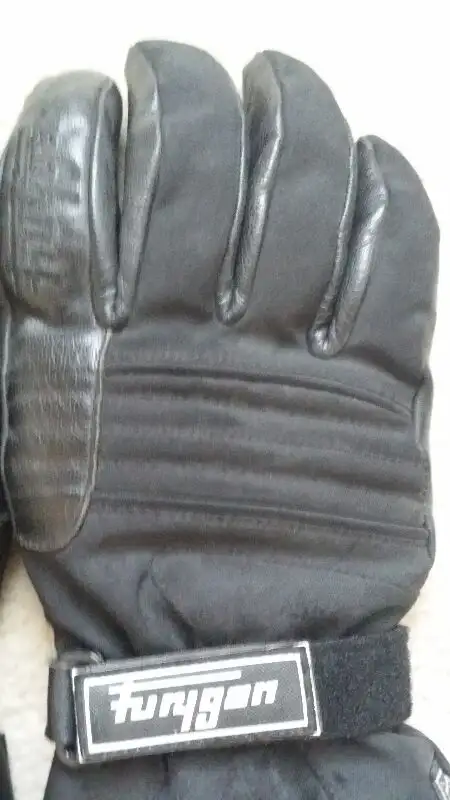 FURYGAN GLOVES in Other in Ottawa - Image 4