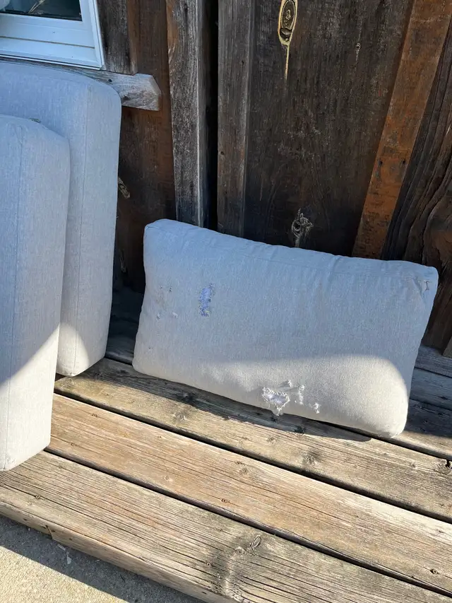 2 grey wicker outdoor chairs with cushions!!! in Patio & Garden Furniture in Markham / York Region - Image 7