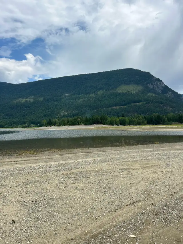 20 acres, Burton British Columbia/Nakusp in Land for Sale in Nelson - Image 2