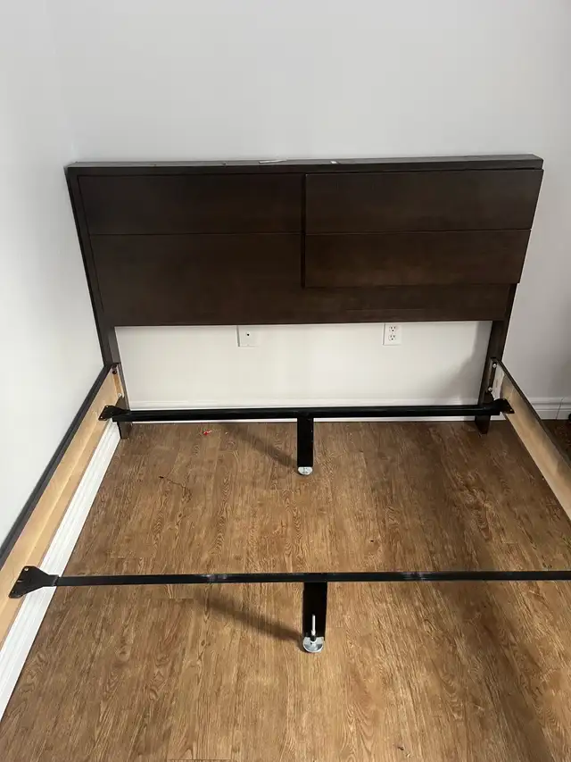 lit double queen in Beds & Mattresses in Sherbrooke - Image 3