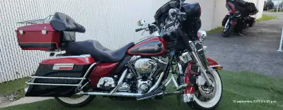 NEGOCIABLE.. Caractéristiques: * Kilométrage: 96000miles * Année: 2007 * Modèle: FLHTC Electra Glide...