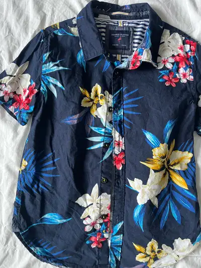 Boys short sleeve dress shirt Clean, washed and ready to go Pick up in markham