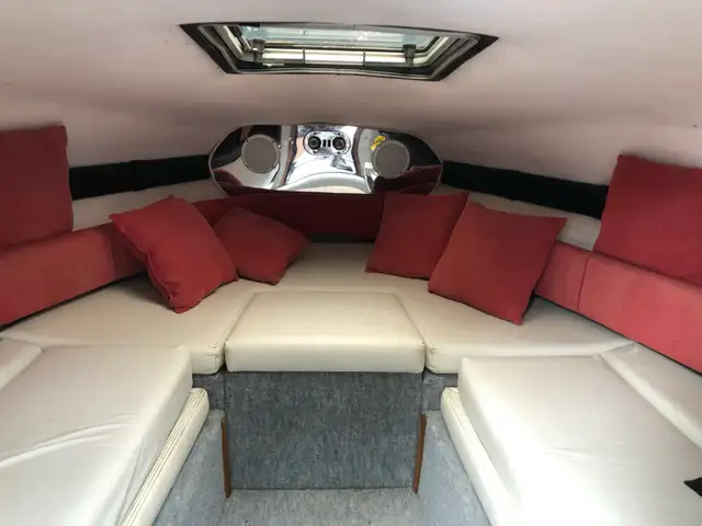 Crownline in Powerboats & Motorboats in St. Catharines - Image 8