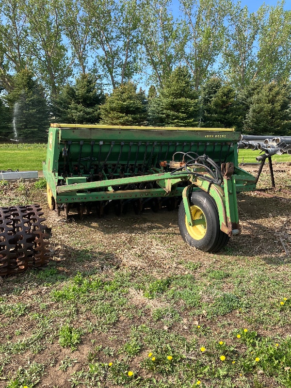 10 Ft John Deere Drill Seeder Farming Equipment Medicine Hat Kijiji