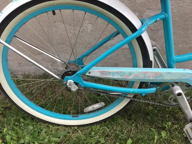 Woman’s cruiser bike. in Cruiser, Commuter & Hybrid in Sudbury - Image 6