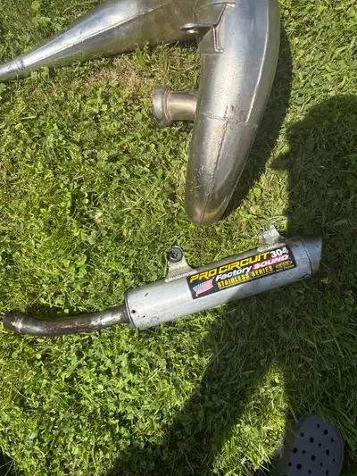 Have a few parts for yz250 plastics and ehxuast, rims