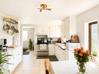 Beautiful Fully Furnished Home in Vanier – $2,800/month All-Inclusive Entire private home – fully fu...
