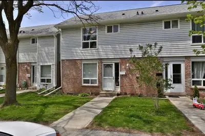Beautiful 4 Bedrooms & 2.5 Bathroom Townhome