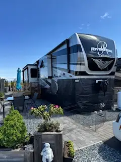 High Quality Construction, 3 inch insulated walls, thermo windows,full body paint . Has Dishwasher,...