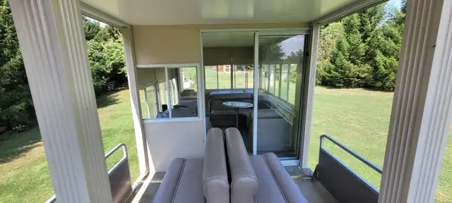 20'PONTOON HOUSE BOAT-50HP YAMAHA 4STROKE-TRAILER OPTIONAL $3000 in Powerboats & Motorboats in Brantford - Image 6