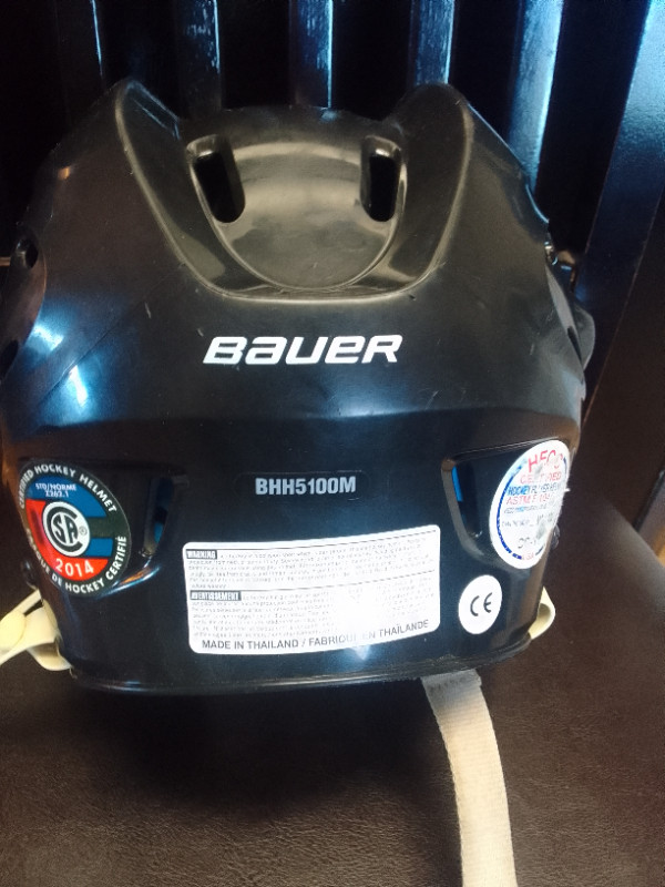 Bauer hockey helmet in Hockey in Edmonton - Image 4