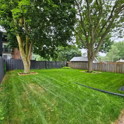 A fully renovated upper unit equipped with new electronics, 3 bedroom 1 bathroom detached house is a...