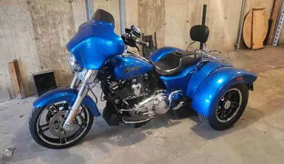 Magnifique Freewheeler 2018 Couleur rare Electric Blue (produite seulement 2 ans). Seulement 28 000...
