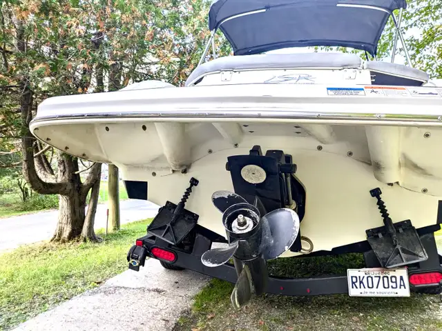 Boat Larson for sale in Powerboats & Motorboats in Laurentides - Image 5