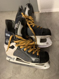 CCM Boy’s skates / patins pour garçons - size 36, 3.5