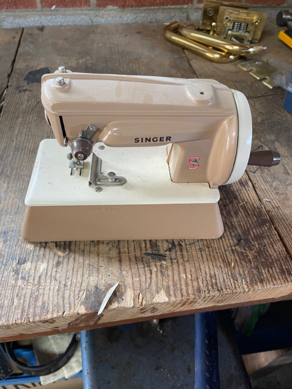 Singer 40K Sewhandy Sewing Machine Hobbies & Crafts City of Toronto
