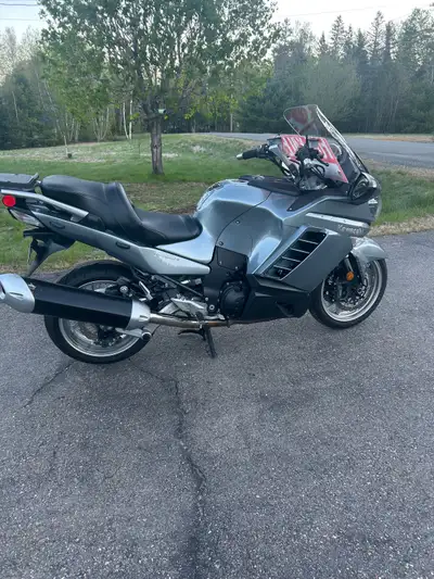 2008 Kawasaki concours 14. 40000km Oil changed new air filter and spark plugs. Heated grips, adjusta...