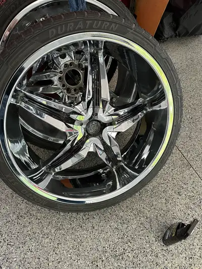 Set of 4 26” rims and tires. Multi 6 bolt pattern. Came off of GMC Sierra. Has Tpms sensors and tool...