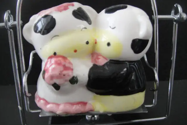 Pair of handmade Ceramic Hugging Cows lover sitting in the swing in Arts & Collectibles in Markham / York Region - Image 3