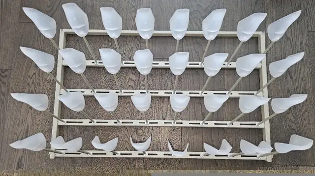 SHOE RACK WITH SHOE TREES  &  SLIDE OUTS -  ORGANISE  16 PAIRS in Women's - Shoes in Calgary - Image 5