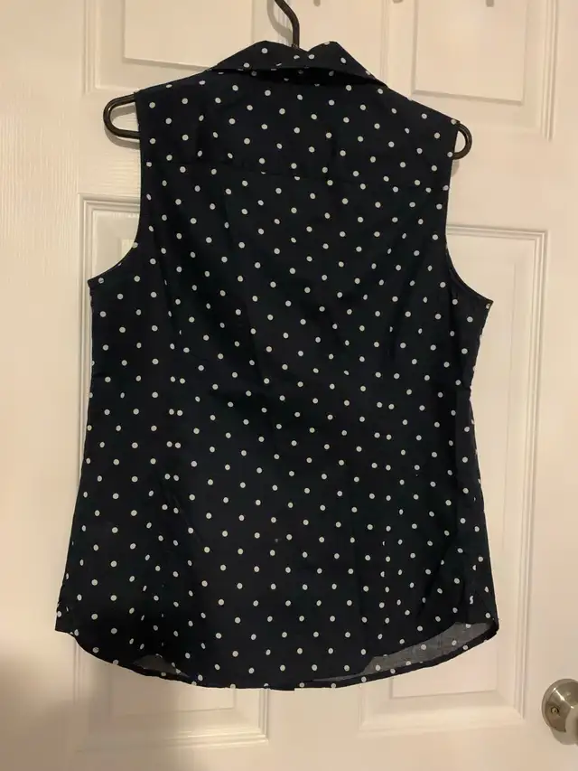 Women’s Tommy HilFiger sleeveless shirt - size S - $25.00 in Women's - Tops & Outerwear in Oshawa / Durham Region - Image 3