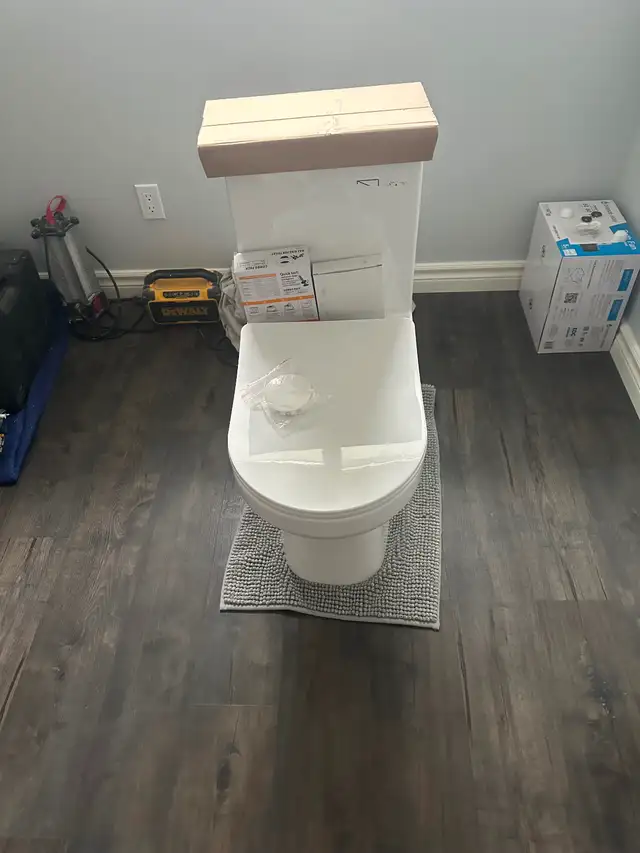 One Piece Toilet in Plumbing, Sinks, Toilets & Showers in Oshawa / Durham Region - Image 3