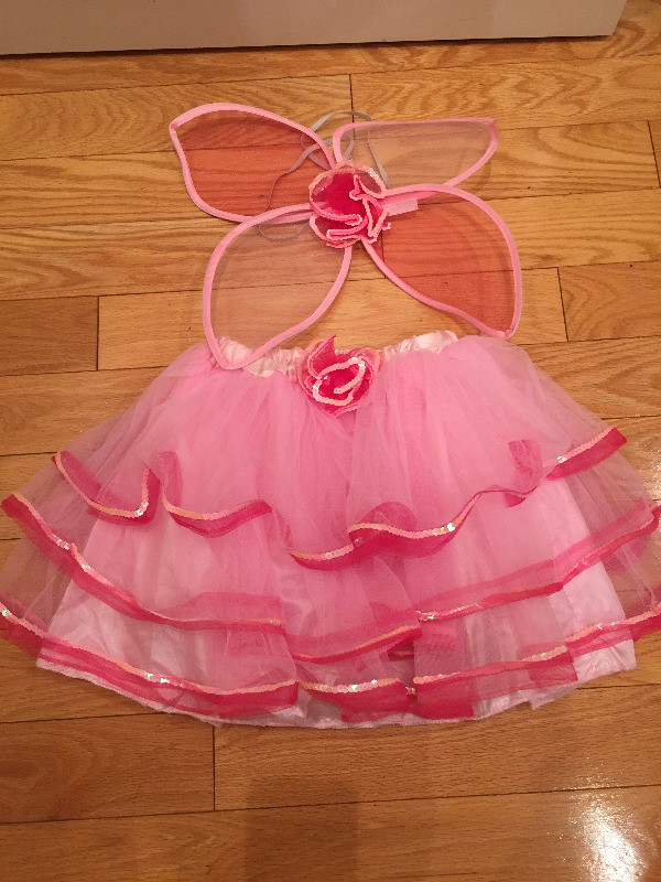 Fancy Flutter Skirt and Wings - Fairy - Size 5/6 in Other in City of Toronto - Image 4